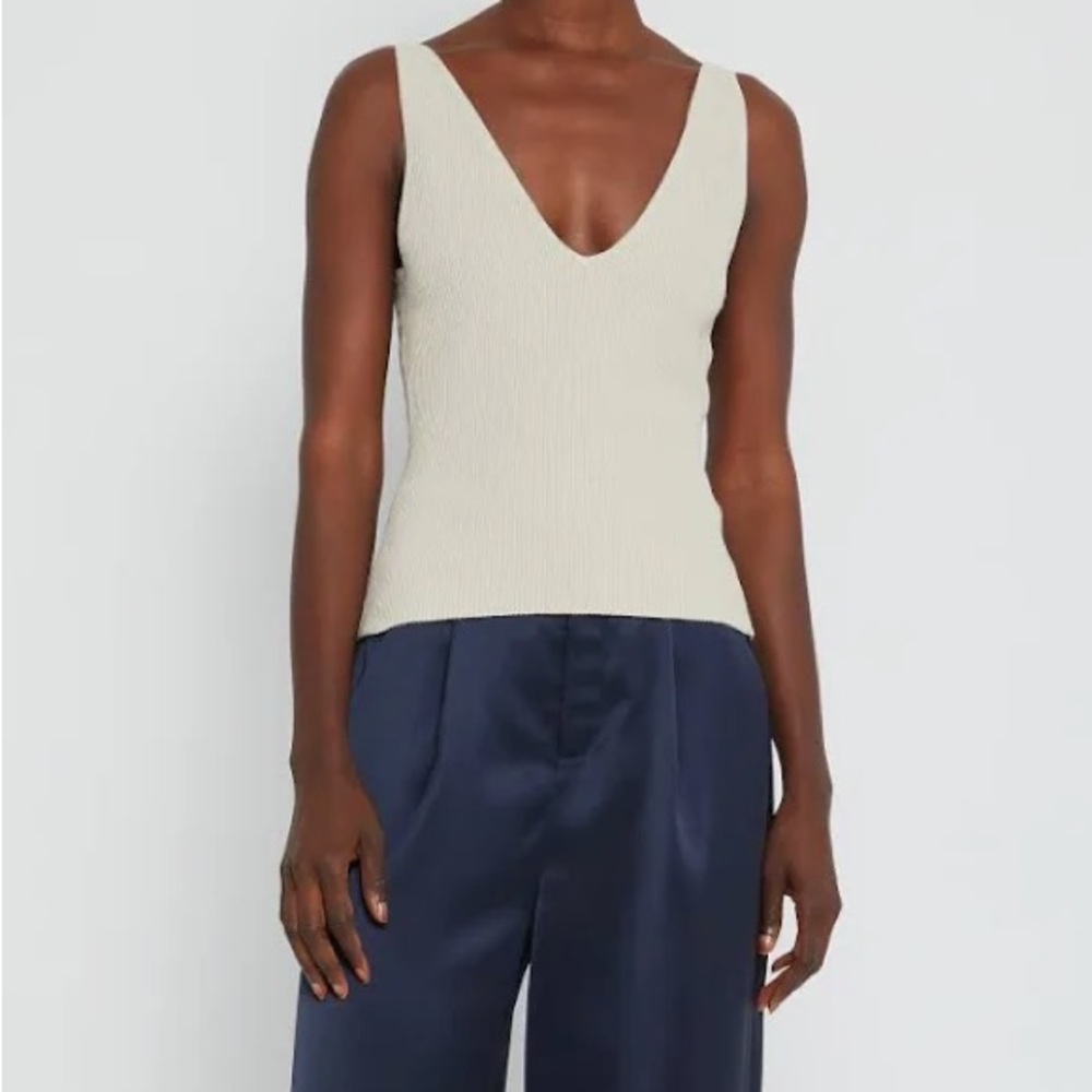 Caara sculpting Knit V Tank, size Medium